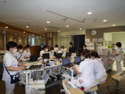 朝のカンファレンス中 朝のカンファレンス中
