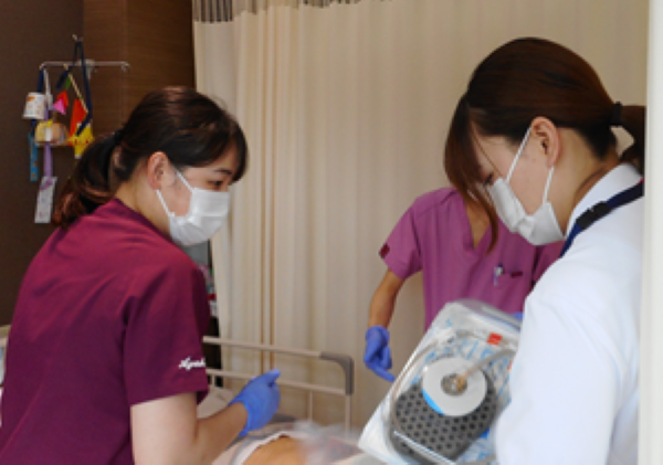 皮膚科処置の様子